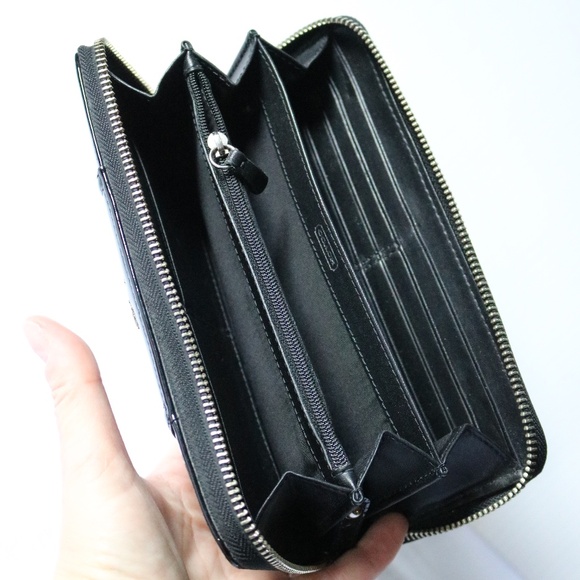 COACH Vintage Black Patent Leather 'Madison' Zip Around Pleated Wallet - Picture 3 of 7